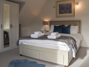 6 bedrooms, free WiFi, bed sheets