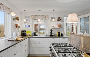 Frigorifero, piano cottura, macchina per tè/caffè