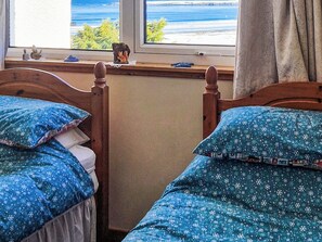 2 bedrooms, free WiFi, bed sheets - 2 bedroom accommodation in Staffin (Staffin)