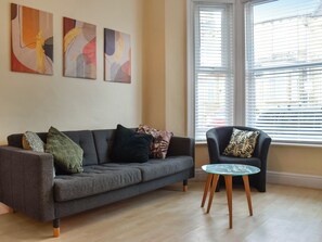 Living area - 2 bedroom accommodation in Scarborough (Scarborough)
