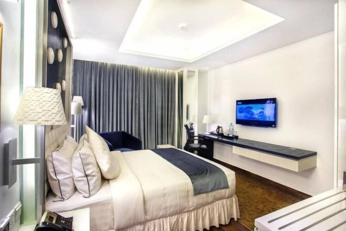 In-room safe, desk, laptop workspace, blackout drapes