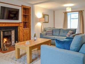 Fireplace - 3 bedroom accommodation in Blairgowrie (Blairgowrie)