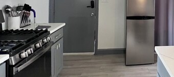 Charming 2-bedroom building in fabulous Houston with AC, WiFi