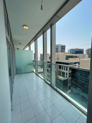Comfort Double Room, 1 Bedroom, Balcony, Canal View | Terrace/patio - Damac Majestine VIP (Dubai)