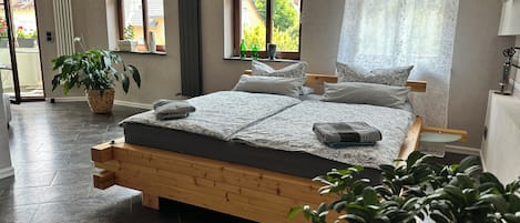 2 chambres, lit de bébé portatif, Wi-Fi, literie fournie