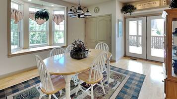 House (5 Bedrooms) | Property amenity