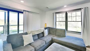 House (3 Bedrooms) | Property amenity