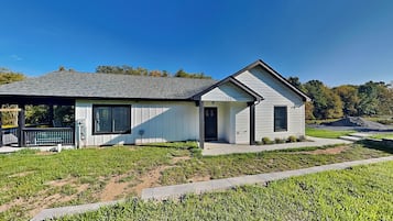 House (3 Bedrooms) | Property amenity