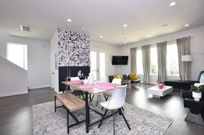 Interior - EadoAdventures (Houston)