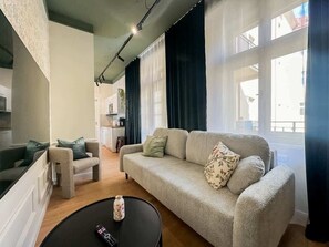 TV, studio