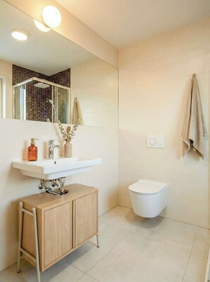 Suihku, hiustenkuivaaja