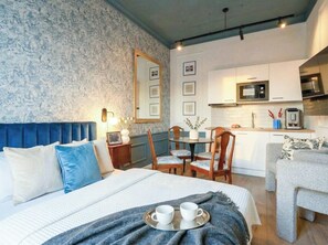 2 bedrooms, iron/ironing board, WiFi, bed sheets - TurnKey | Antonin Dvorak Apartment IX (Praha 2)