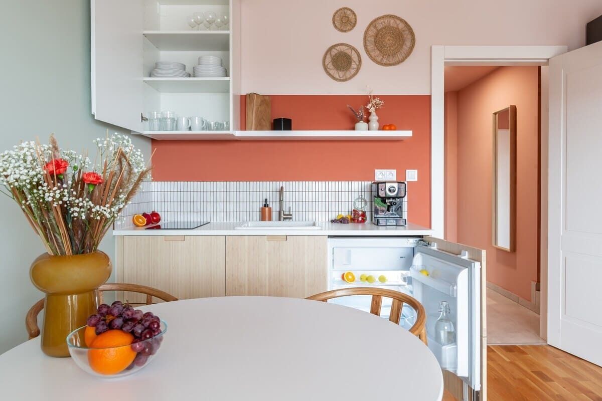 Cafetera y tetera, refrigerador, parrilla de estufa y tetera eléctrica 