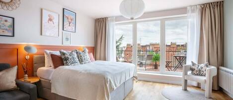 2 habitaciones, tabla de planchar con plancha, cuna de viaje y wifi