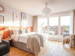 2 bedrooms, iron/ironing board, travel cot, WiFi