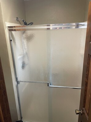 Shower, hair dryer, towels, soap - Elm Tree Oasis, 3-bedroom house in charming Jefferson City with AC, WiFi.  (Jefferson City)