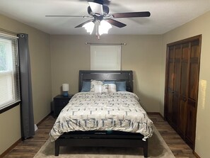 3 Schlafzimmer, Bügeleisen/Bügelbrett, WLAN, Bettwäsche