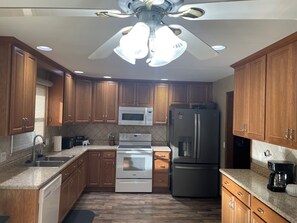 Mikroaaltouuni, uuni, liesi, astianpesukone