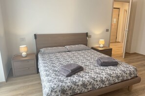 2 bedrooms, desk, iron/ironing board, travel crib