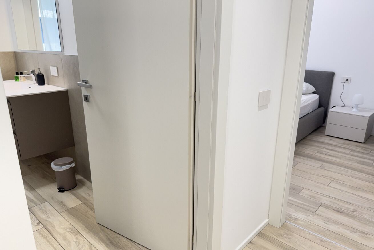 2 habitaciones, tabla de planchar con plancha, cuna de viaje y wifi 