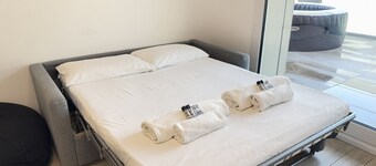 2 Min Walk Chorus Life, with 2 Bedrooms and 2 Bath