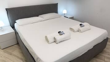 2 bedrooms, iron/ironing board, travel cot, WiFi