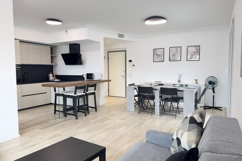 2 Min Walk Chorus Life, with 2 Bedrooms and 2 Bath