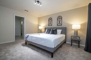 5 Schlafzimmer, Bügeleisen/Bügelbrett, kostenloses WLAN, Bettwäsche