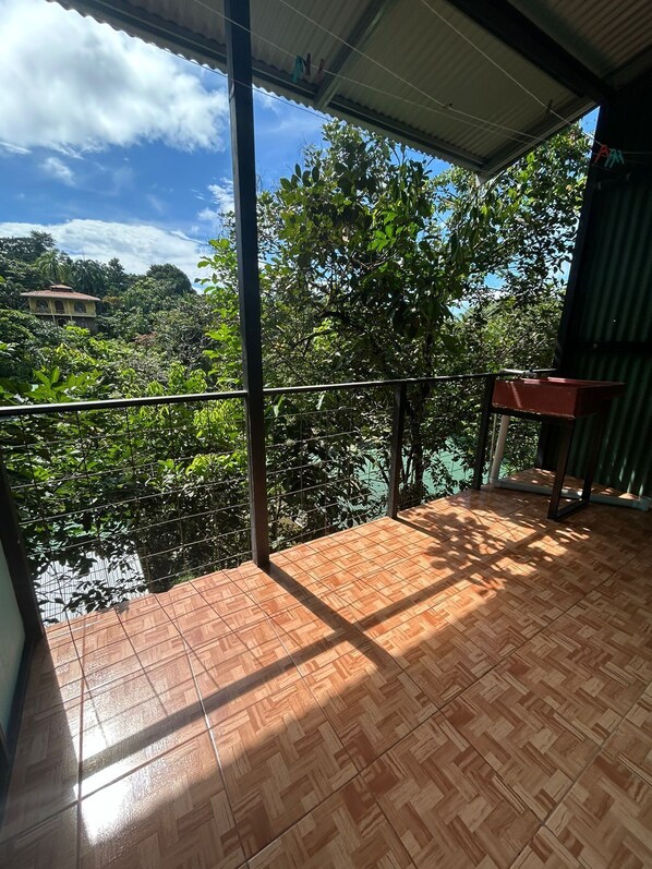Chambre Confort double, balcon, vue sur la montagne | Terrasse/patio