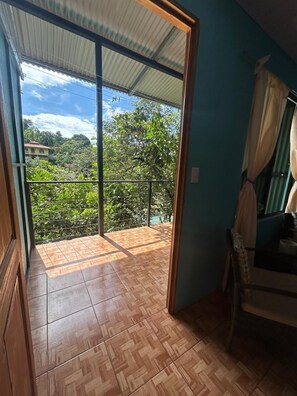 Chambre Confort double, balcon, vue sur la montagne | Terrasse/patio