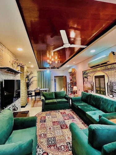 Aesthetic 2B apt in Banjara Hills, done up in a comfy eclectic and antique style