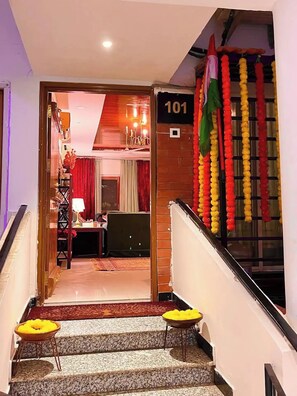 Interior - Aesthetic 2B apt in Banjara Hills, done up in a comfy eclectic and antique style (Hyderabad)