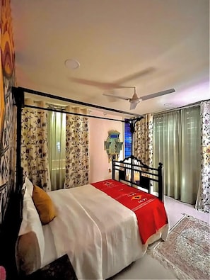 2 bedrooms, iron/ironing board, WiFi, bed sheets - Aesthetic 2B apt in Banjara Hills, done up in a comfy eclectic and antique style (Hyderabad)