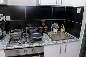 Private kitchen - Modern Studio With Airport View💫 (Nairobi)