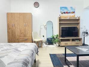 1 bedroom, desk, free WiFi, bed sheets