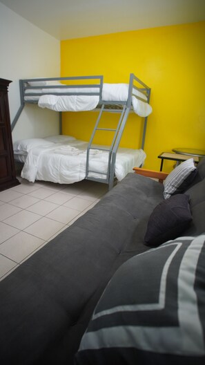 2 Schlafzimmer, Zimmersafe, Bügeleisen/Bügelbrett, kostenloses WLAN