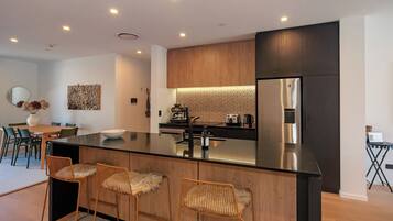 KylskÄp, mikrovÄgsugn, ugn och spishÀll