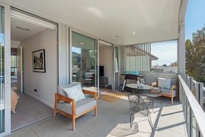 Property grounds - Malthouse Lane City Apartment 4 with Stunning Hill Views in Nelson CBD (Nelson)