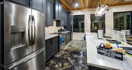 Nothing Else Matters · Putt-Putt Fun + Hot Tub | Game Room | Pet-Friendly