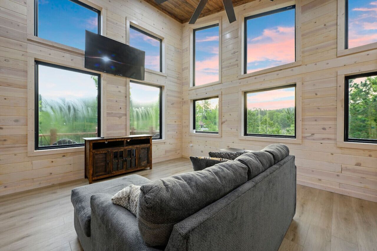 TV connectée, cheminée, jeux vidéo, baby-foot