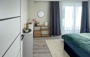 4 bedrooms, travel cot, free WiFi, bed sheets