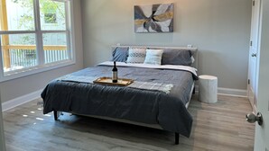 Room - Best View of Yonah Mountain! - Oakes Cabin - Luxury Smart Cabin (Helen)
