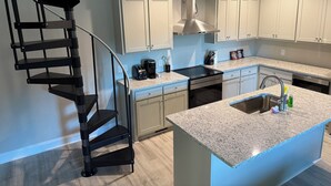 Private kitchen - Best View of Yonah Mountain! - Oakes Cabin - Luxury Smart Cabin (Helen)