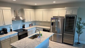 Private kitchen - Best View of Yonah Mountain! - Oakes Cabin - Luxury Smart Cabin (Helen)