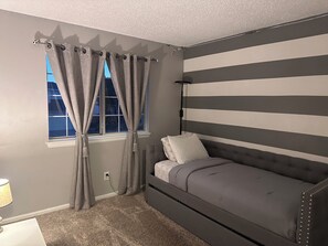 3 bedrooms, iron/ironing board, WiFi, bed sheets