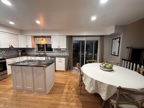 Dining - Charming Broomfield Retreat: Modern Comforts & Prime Location
 (Broomfield)