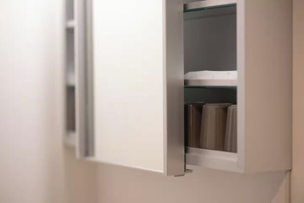 A white wardrobe with a mirrored door and a glass shelf. - kitasaito terrace C (Asahikawa)