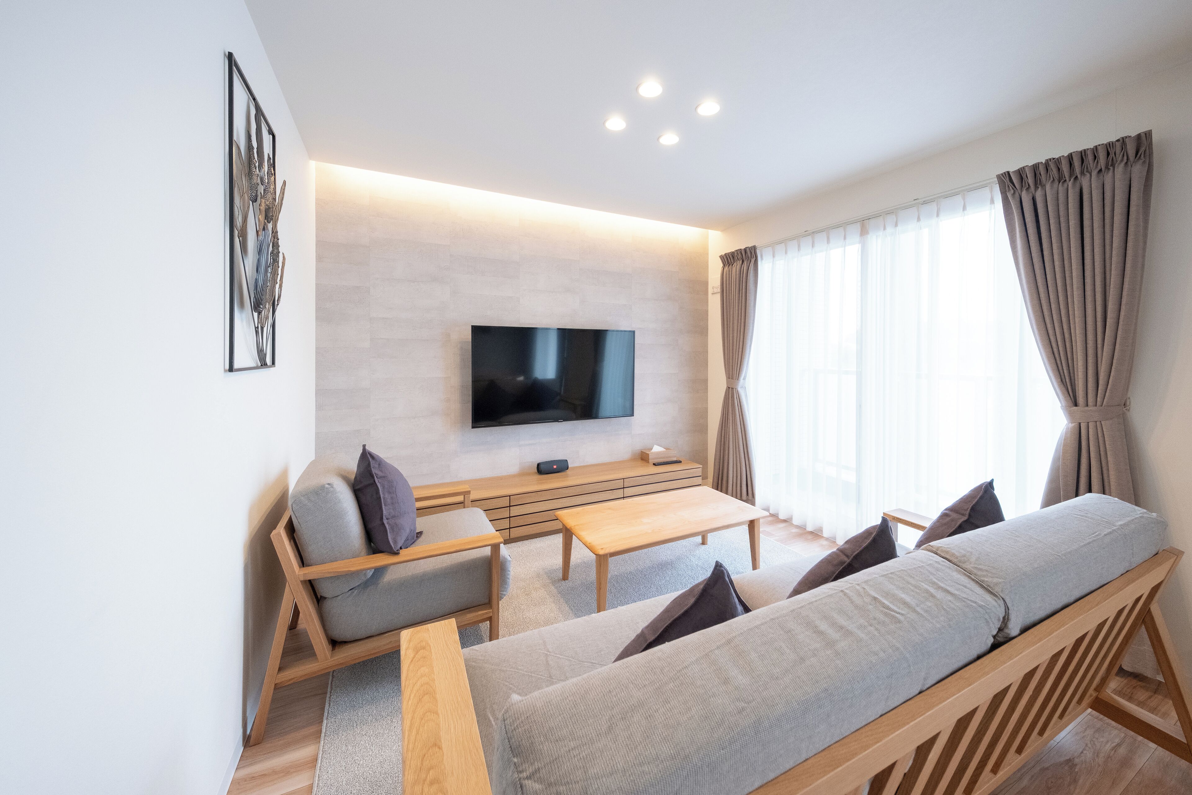 Phòng tiện nghi đơn giản | Khu phòng khách | TV màn hình phẳng 