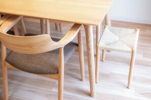 Lägenhet Comfort | Individuell inredning, unika möbler och mörkläggningsgardiner
