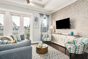 Living area - Cozy 2-bedroom townhome in charming Santa Rosa Beach with AC, WiFi (Santa Rosa Beach)